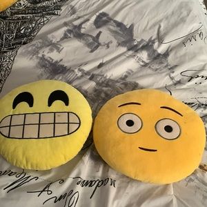 Emoji pillows *braced face* *straight face*